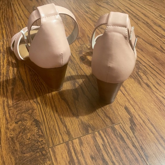 Woman’s wedge sandal - Picture 7 of 9